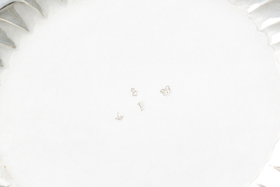 Terrine couverte sur pr&eacute;sentoir en argent &agrave; d&eacute;cor de t&ecirc;tes de b&eacute;lier et de guirlandes de fleurs, France, dernier quart 18&egrave;me si&egrave;cle