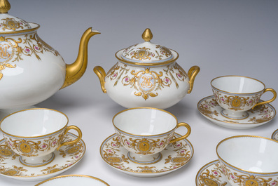 Service &agrave; caf&eacute; de 23 pi&egrave;ces richement dor&eacute; et &agrave; d&eacute;cor floral, Jean Pouyat, France, Limoges, 20&egrave;me si&egrave;cle