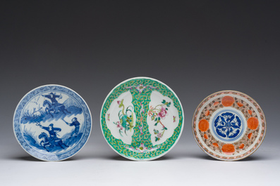Collection vari&eacute;e de tasses et soucoupes en porcelaine de Chine en bleu et blanc et famille rose, Kangxi et post&eacute;rieur