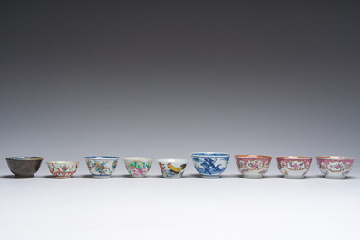 Collection vari&eacute;e de tasses et soucoupes en porcelaine de Chine en bleu et blanc et famille rose, Kangxi et post&eacute;rieur
