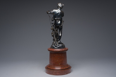 &Eacute;cole fran&ccedil;aise: Le r&eacute;mouleur, bronze argent&eacute; sur un imposant socle en marbre rouge, 19&egrave;me si&egrave;cle