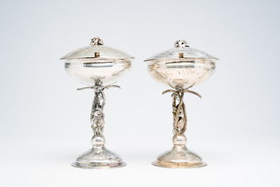 Paire de tazzas couvertes en argent &agrave; d&eacute;cor guilloch&eacute;, poin&ccedil;on de ma&icirc;tre Johan Edvard Milton, Boras, Su&egrave;de, dat&eacute; 1866 (M5)