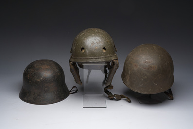Trois casques diff&eacute;rents de la Seconde Guerre mondiale, 20&egrave;me si&egrave;cle