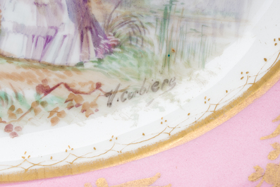 Plat ovale en S&egrave;vres 'Rose Pompadour' &agrave; d&eacute;cor d'une sc&egrave;ne anim&eacute;e sign&eacute; Corbiers, Ch&acirc;teau des Tuileries, France, 19&egrave;me si&egrave;cle