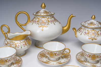 Service &agrave; caf&eacute; de 23 pi&egrave;ces richement dor&eacute; et &agrave; d&eacute;cor floral, Jean Pouyat, France, Limoges, 20&egrave;me si&egrave;cle