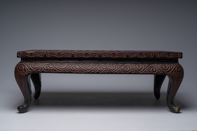 Table basse en laque de Tixi, marque de Xuande, Chine, 20&egrave;me si&egrave;cle