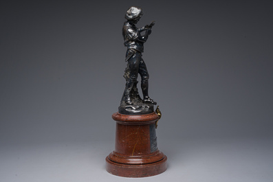 &Eacute;cole fran&ccedil;aise: Le r&eacute;mouleur, bronze argent&eacute; sur un imposant socle en marbre rouge, 19&egrave;me si&egrave;cle