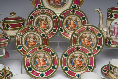 Service &agrave; caf&eacute; de 23 pi&egrave;ces en porcelaine polychrome &agrave; d&eacute;cor d'Europe et le taureau et de muses, 19&egrave;me si&egrave;cle