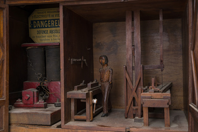 Diorama en acajou repr&eacute;sentant une scierie, Soci&eacute;t&eacute; R&eacute;gionale d'Electricit&eacute; de Vienne, France, ca. 1900