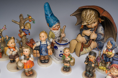 Grande collection vari&eacute;e de figures et de groupes de type Hummel en biscuit d&eacute;cor&eacute; polychrome, Goebel, Allemagne, 20&egrave;me si&egrave;cle