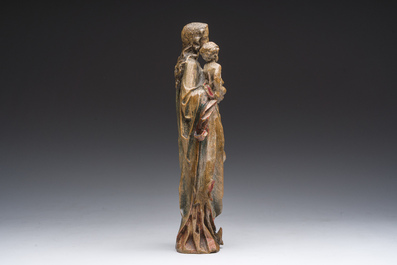 Vierge &agrave; l'Enfant sur un croissant de lune en ch&ecirc;ne polychrome, Flandres, 19&egrave;me si&egrave;cle