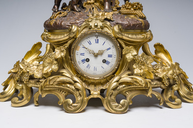 Impressionnante garniture de chemin&eacute;e en trois pi&egrave;ces en bronze dor&eacute; et patin&eacute; &agrave; d&eacute;cor de bacchante et bacchantes, France, 19&egrave;me si&egrave;cle