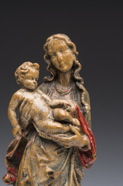 Vierge &agrave; l'Enfant sur un croissant de lune en ch&ecirc;ne polychrome, Flandres, 19&egrave;me si&egrave;cle