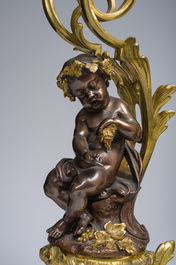 Impressionnante garniture de chemin&eacute;e en trois pi&egrave;ces en bronze dor&eacute; et patin&eacute; &agrave; d&eacute;cor de bacchante et bacchantes, France, 19&egrave;me si&egrave;cle