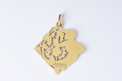 Pendentif en or partiellement &eacute;maill&eacute; repr&eacute;sentant une dame de style Art Nouveau, Carrera y Carrera, Espagne, 20&egrave;me si&egrave;cle