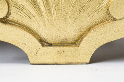 Impressionnante garniture de chemin&eacute;e en trois pi&egrave;ces en bronze dor&eacute; et patin&eacute; &agrave; d&eacute;cor de bacchante et bacchantes, France, 19&egrave;me si&egrave;cle