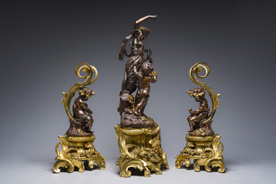 Impressionnante garniture de chemin&eacute;e en trois pi&egrave;ces en bronze dor&eacute; et patin&eacute; &agrave; d&eacute;cor de bacchante et bacchantes, France, 19&egrave;me si&egrave;cle