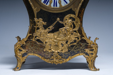 Importante pendule de style Louis XV sur console, France, 19&egrave;me si&egrave;cle