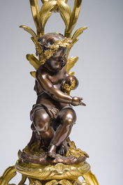 Impressionnante garniture de chemin&eacute;e en trois pi&egrave;ces en bronze dor&eacute; et patin&eacute; &agrave; d&eacute;cor de bacchante et bacchantes, France, 19&egrave;me si&egrave;cle