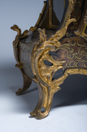 Importante pendule de style Louis XV sur console, France, 19&egrave;me si&egrave;cle