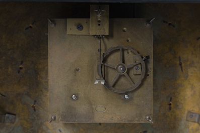 Importante pendule de style Louis XV sur console, France, 19&egrave;me si&egrave;cle