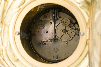 Impressionnante garniture de chemin&eacute;e en trois pi&egrave;ces en bronze dor&eacute; et patin&eacute; &agrave; d&eacute;cor de bacchante et bacchantes, France, 19&egrave;me si&egrave;cle