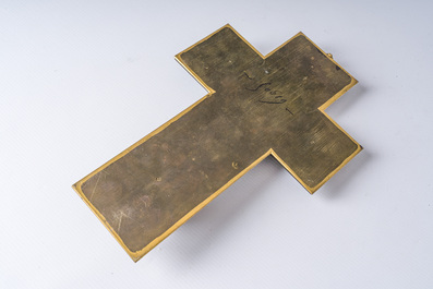 Croix en &eacute;maux cloisonn&eacute;s de Limoges avec un Corpus Christi en bronze &agrave; patine brune, F. Barbedienne, France, 19&egrave;me si&egrave;cle