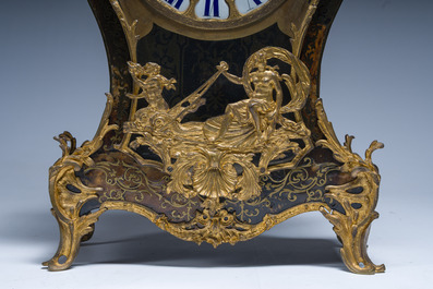 Importante pendule de style Louis XV sur console, France, 19&egrave;me si&egrave;cle