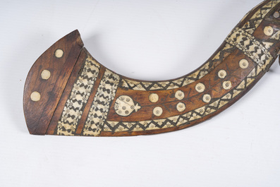 Deux mousquets incrust&eacute;s d'os ou Moukahla (moukalla), Syrie, 19&egrave;me si&egrave;cle