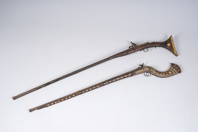 Deux mousquets incrust&eacute;s d'os ou Moukahla (moukalla), Syrie, 19&egrave;me si&egrave;cle