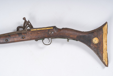 Deux mousquets incrust&eacute;s d'os ou Moukahla (moukalla), Syrie, 19&egrave;me si&egrave;cle