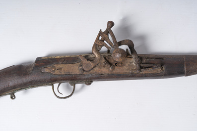 Deux mousquets incrust&eacute;s d'os ou Moukahla (moukalla), Syrie, 19&egrave;me si&egrave;cle