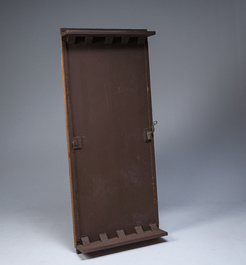 Table ovale en bois d'acajou avec quatorze chaises assorties &agrave; pieds en balustre et sabre, France, premi&egrave;re moiti&eacute; du 19&egrave;me si&egrave;cle