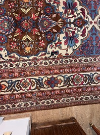 An important Persian Isfahan rug with floral design, wool on cotton, early 20th C.