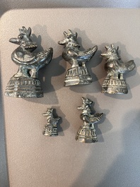 Dix poids &agrave; opium en bronze couronn&eacute;s de Naga et Hinta, Birmanie, 19&egrave;me/20&egrave;me si&egrave;cle