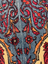 An important Persian Isfahan rug with floral design, wool on cotton, early 20th C.