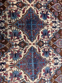 An important Persian Isfahan rug with floral design, wool on cotton, early 20th C.