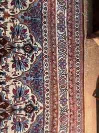 An important Persian Isfahan rug with floral design, wool on cotton, early 20th C.