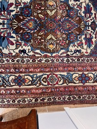An important Persian Isfahan rug with floral design, wool on cotton, early 20th C.