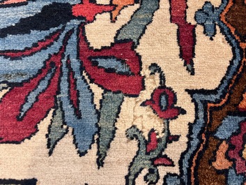 An important Persian Isfahan rug with floral design, wool on cotton, early 20th C.