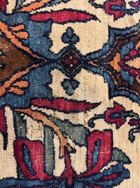 An important Persian Isfahan rug with floral design, wool on cotton, early 20th C.