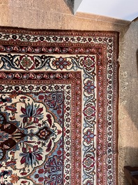 An important Persian Isfahan rug with floral design, wool on cotton, early 20th C.