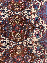 An important Persian Isfahan rug with floral design, wool on cotton, early 20th C.