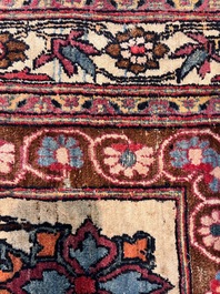 An important Persian Isfahan rug with floral design, wool on cotton, early 20th C.