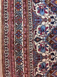 An important Persian Isfahan rug with floral design, wool on cotton, early 20th C.