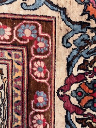 An important Persian Isfahan rug with floral design, wool on cotton, early 20th C.