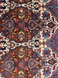 An important Persian Isfahan rug with floral design, wool on cotton, early 20th C.