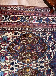 An important Persian Isfahan rug with floral design, wool on cotton, early 20th C.