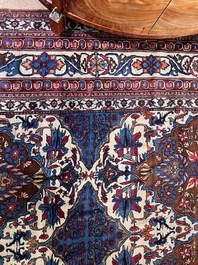 An important Persian Isfahan rug with floral design, wool on cotton, early 20th C.