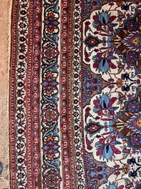 An important Persian Isfahan rug with floral design, wool on cotton, early 20th C.